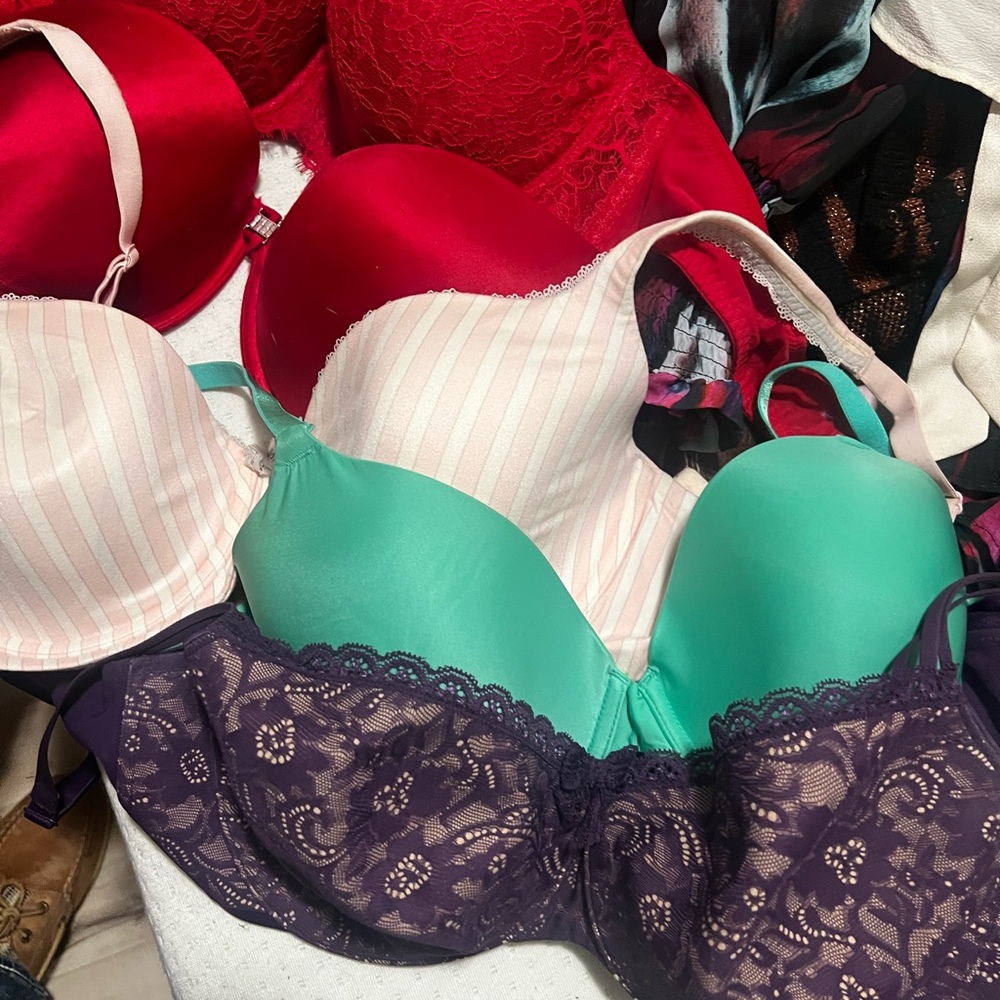 Victoria’s Secret Bra Bundle 38C–38D | 8 Bras Mixed Styles Lace & T-Shirt Bras - Picture 3 of 6
